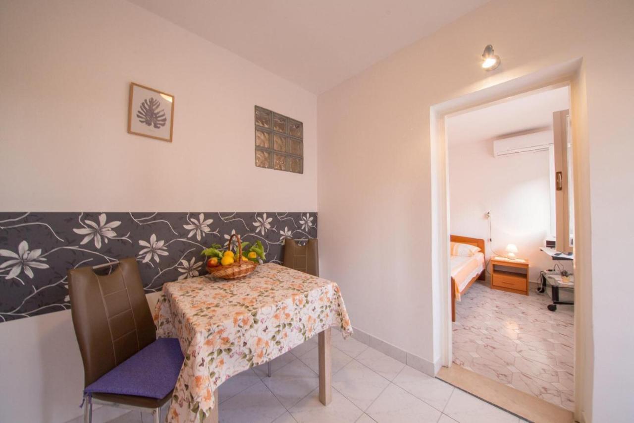 Apartmani Katija Komiža Eksteriør billede