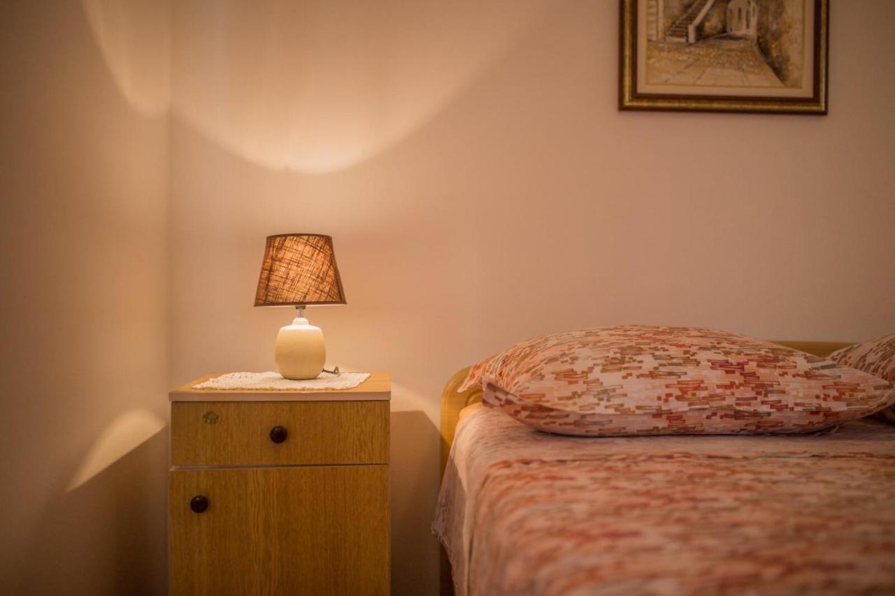 Apartmani Katija Komiža Eksteriør billede